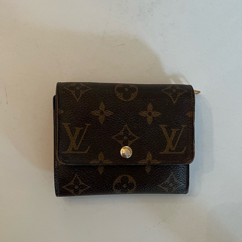 Louis Vuitton Monogram Elise Wallet • Excellent Condition
